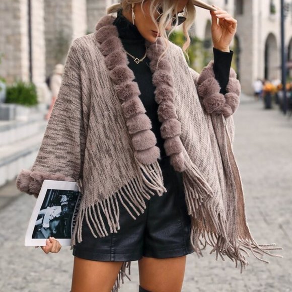 MODA ME COUTURE Sweaters - CLASSIC Brown faux fur trimmed Poncho Cardgian